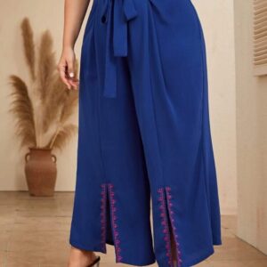 Pantalon fendu avec broderie